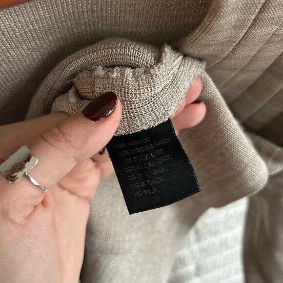 Misook Collection Pleated Blouse Clasp Deep V-Neck Top Tan Size S - Picture 5 of 5